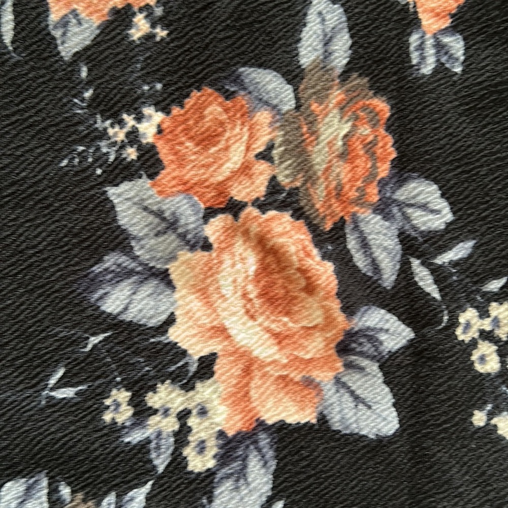 Floral Fitted Maternity Dress - Picture 4 of 6